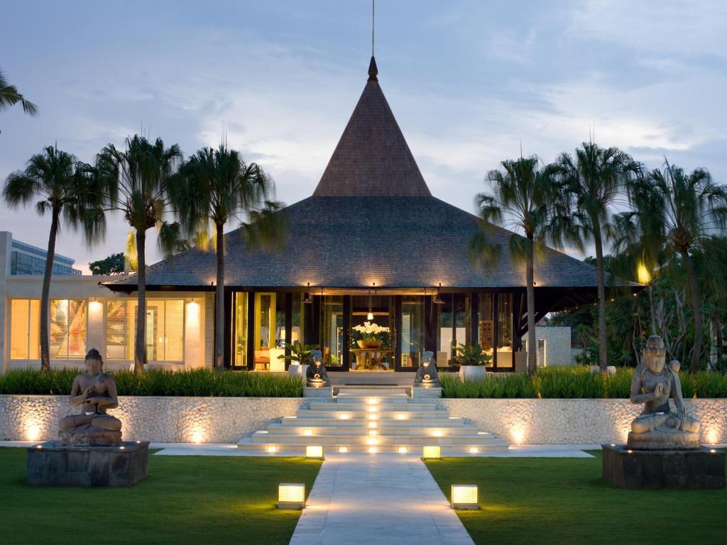 Nusa Dua: Nơi Những Khách Sạn Ghi Dấu Ấn Từ Tấm Lòng
